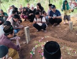 Tiga Korban Kecelakaan Bus ALS Dimakamkan Bersama di TPU Pisang Baru Way Kanan