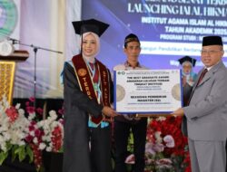 Anak Pedagang Keliling Jadi Mahasiswa Terbaik, Meliyawati Raih IPK 3,93 dan Beasiswa Magister dari IAI Al Hikmah Lampung