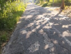 Ironi SiLPA Rp317 Miliar, Jalan Dekat Kediaman Wabup Sumenep Masih Rusak Parah