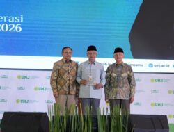 Dewan Pers Anugerahkan Wartawan Utama Khusus kepada Haedar Nashir, Tegaskan Peran Pers Mencerdaskan Bangsa