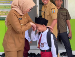 Bupati Ayu Tinjau Gerakan Ayah Mengantar Anak Sekolah di Hari Pertama Tahun Ajaran Baru