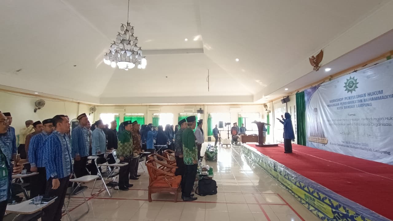 Workshop secara resmi dibuka oleh Ketua PDM Kota Bandar Lampung, Dr. Riyuzen Praja Tuala, M.Pd.